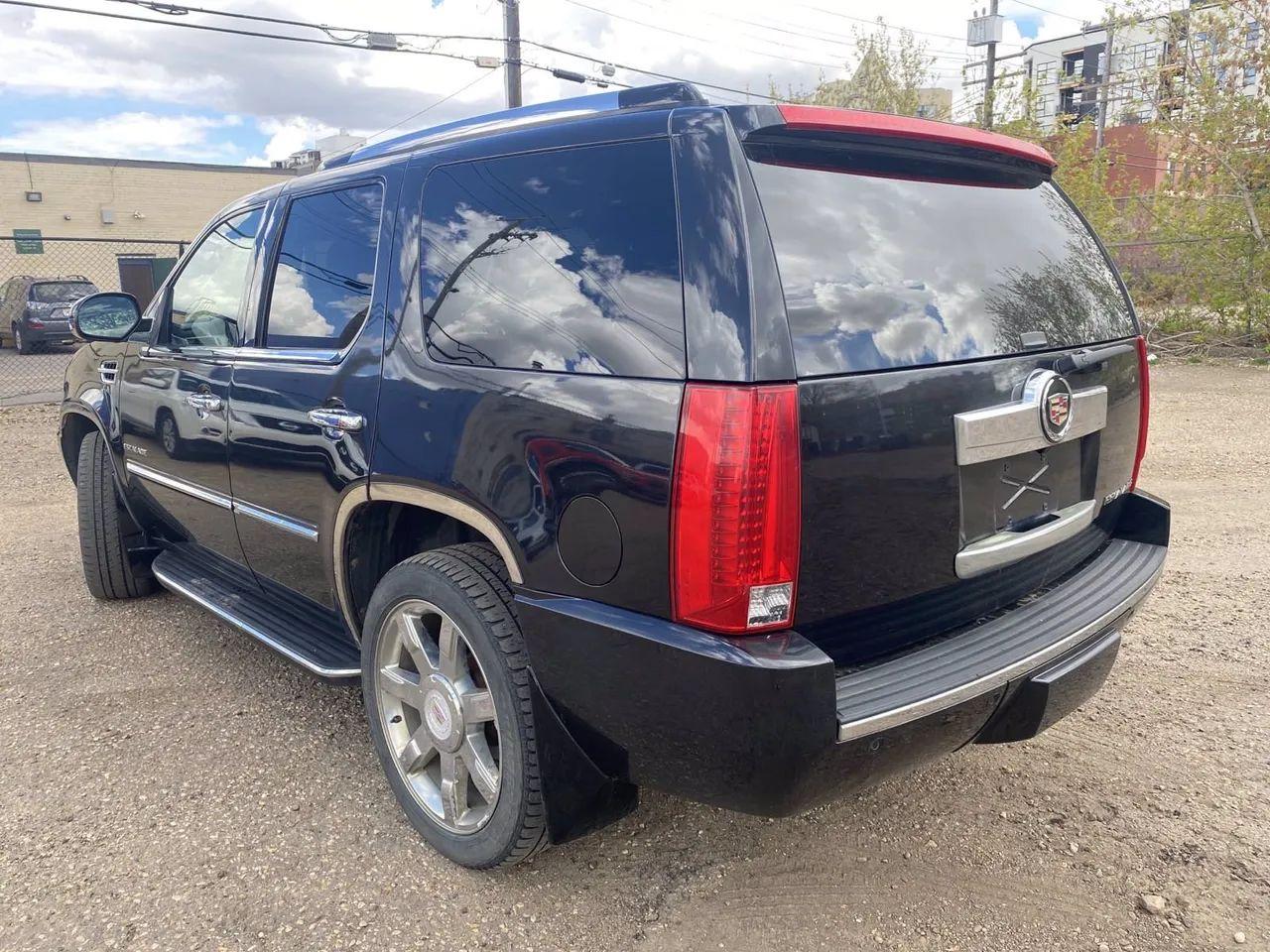 2011 Cadillac Escalade Luxury-3