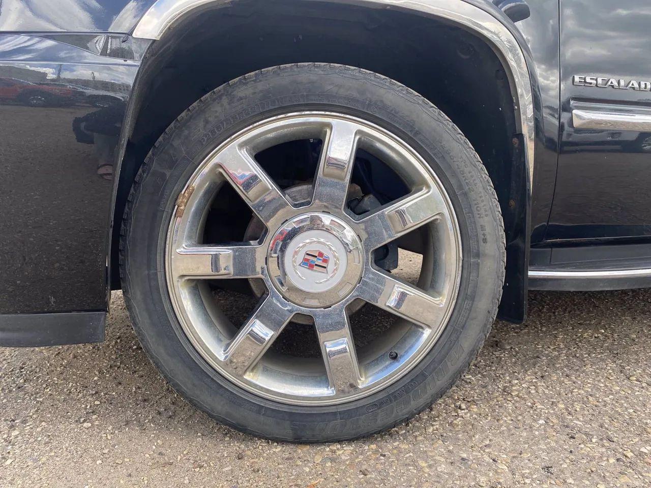 2011 Cadillac Escalade Luxury-4