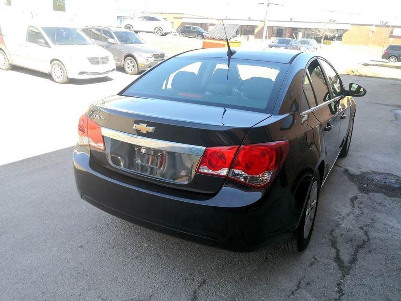 2011 Chevrolet Cruze LS-2