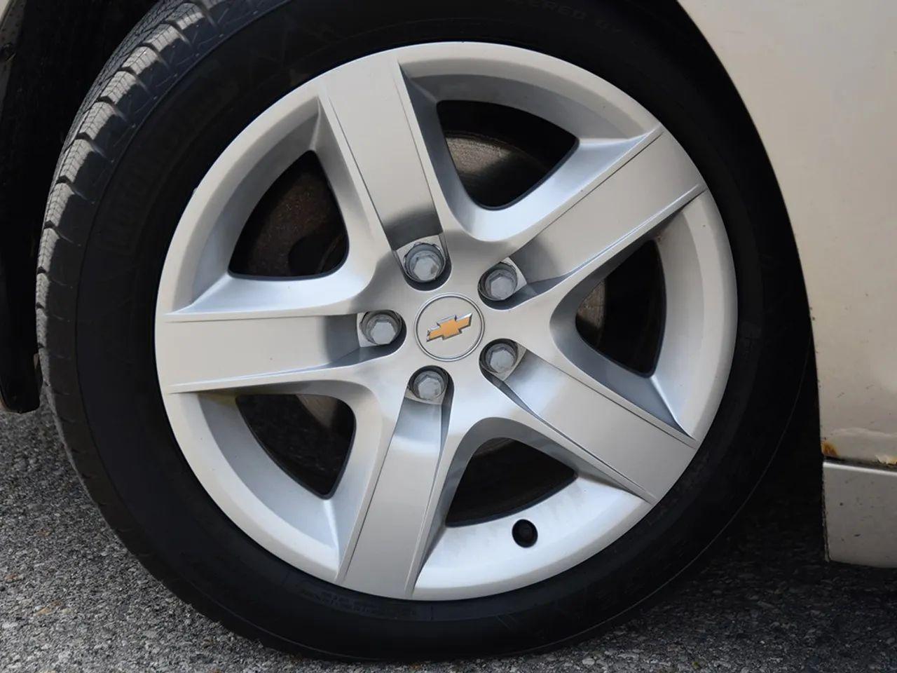 2011 Chevrolet Malibu LS-3
