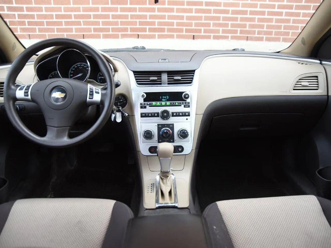 2011 Chevrolet Malibu LS-4