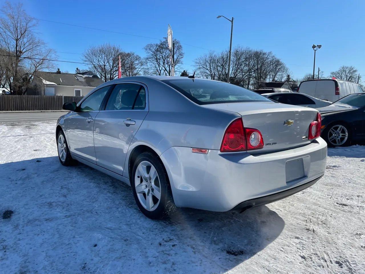 2011 Chevrolet Malibu LS-4
