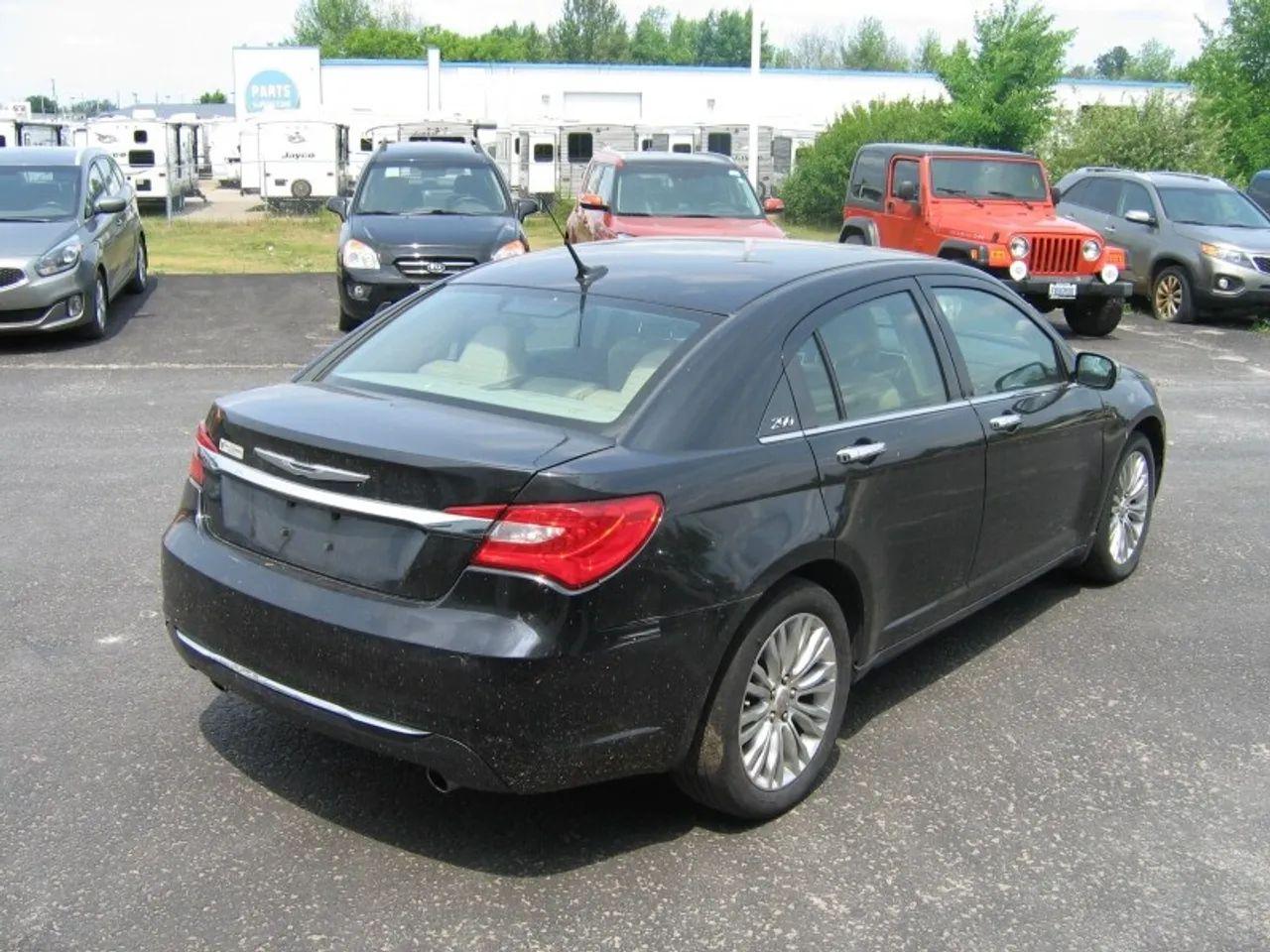 2011 Chrysler 200 Limited-4