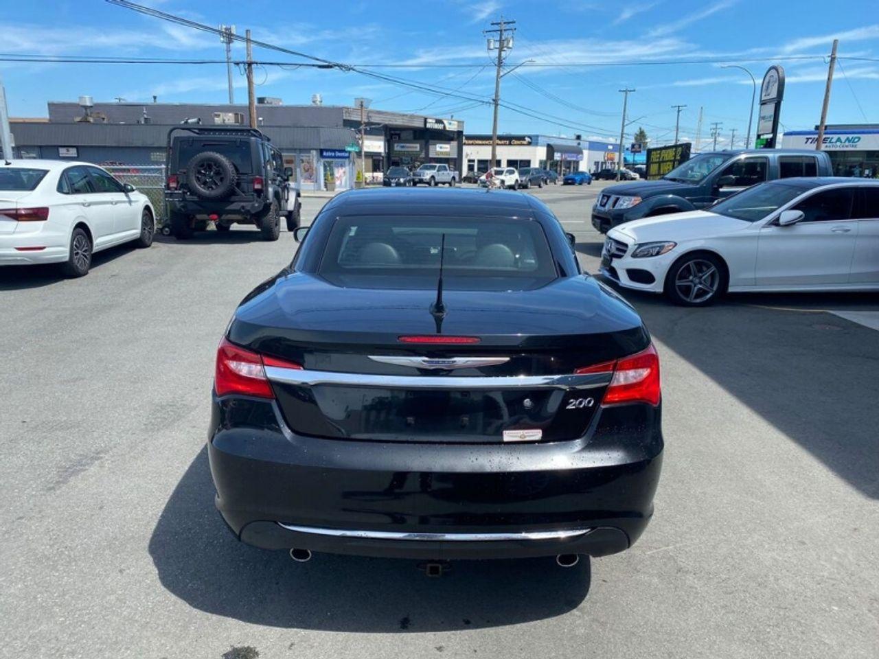 2011 Chrysler 200 Limited-4