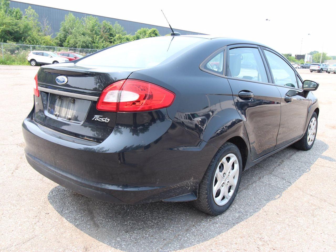 2011 Ford Fiesta SE-4