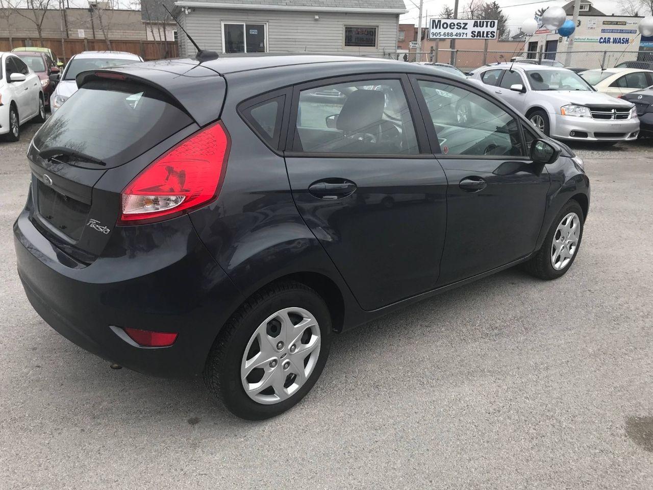 2011 Ford Fiesta SE-1