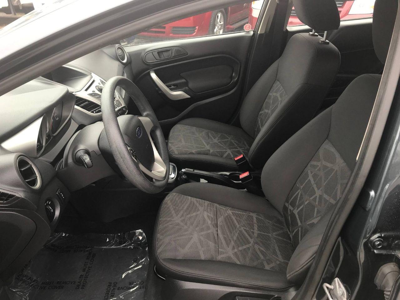 2011 Ford Fiesta SE-2