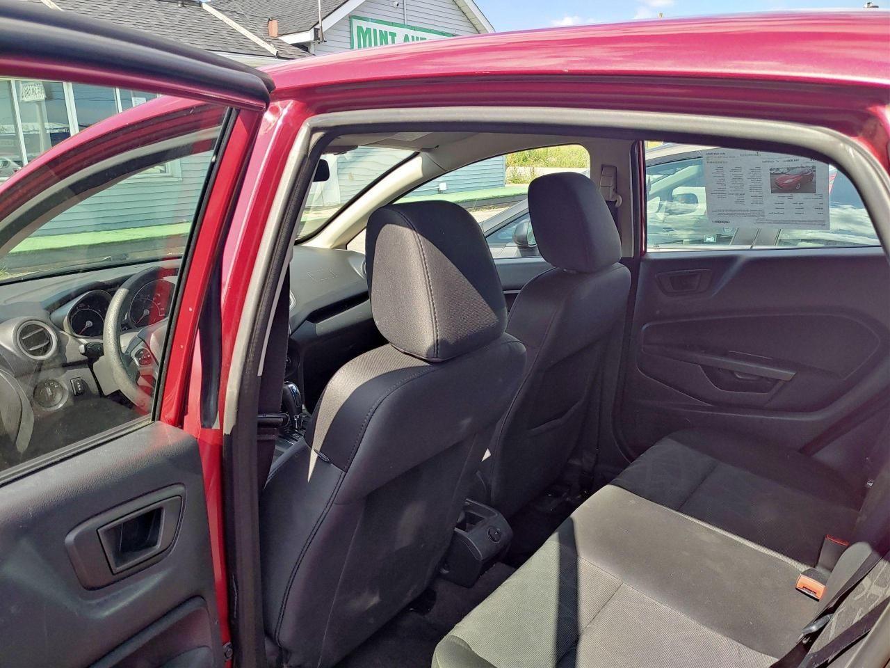 2011 Ford Fiesta SE-4