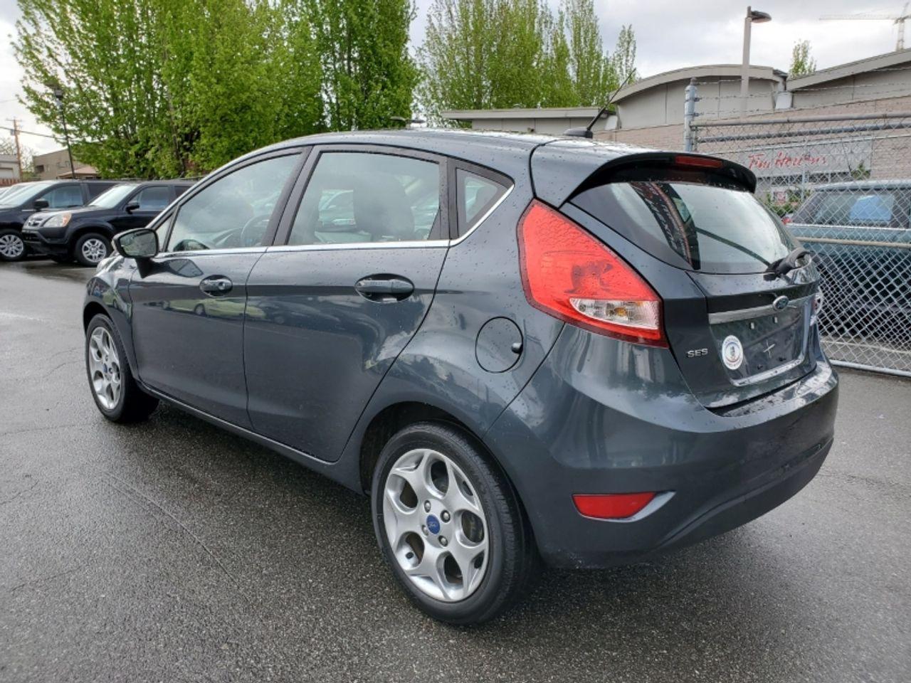 2011 Ford Fiesta SES-3