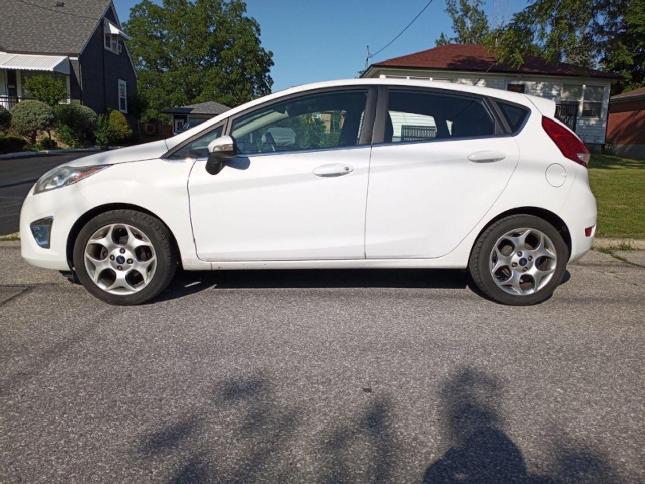 2011 Ford Fiesta SES-1