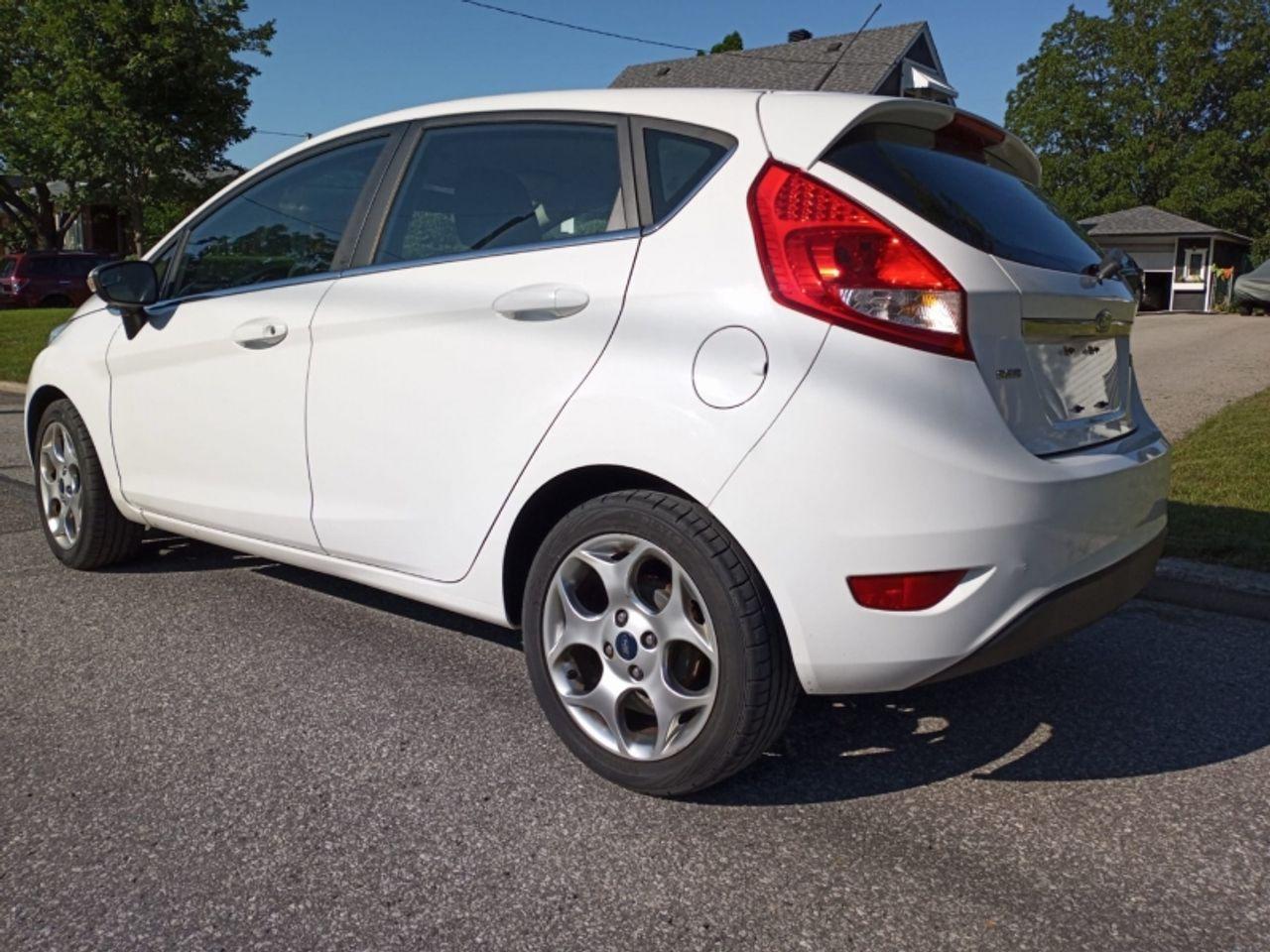 2011 Ford Fiesta SES-2