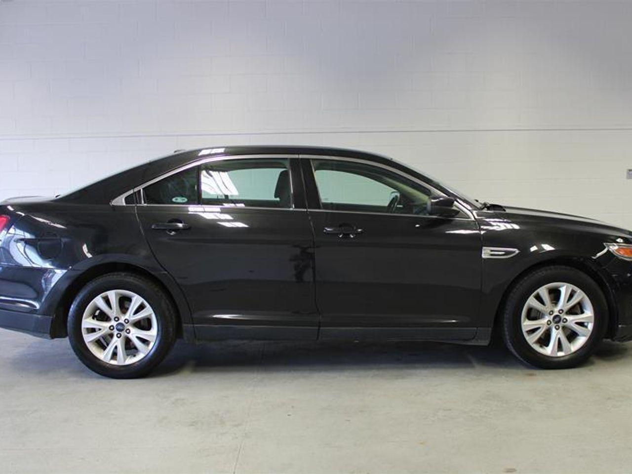 2011 Ford Taurus -0