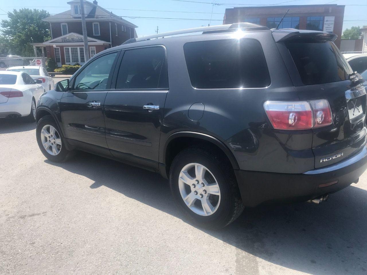 2011 GMC Acadia SLE-2