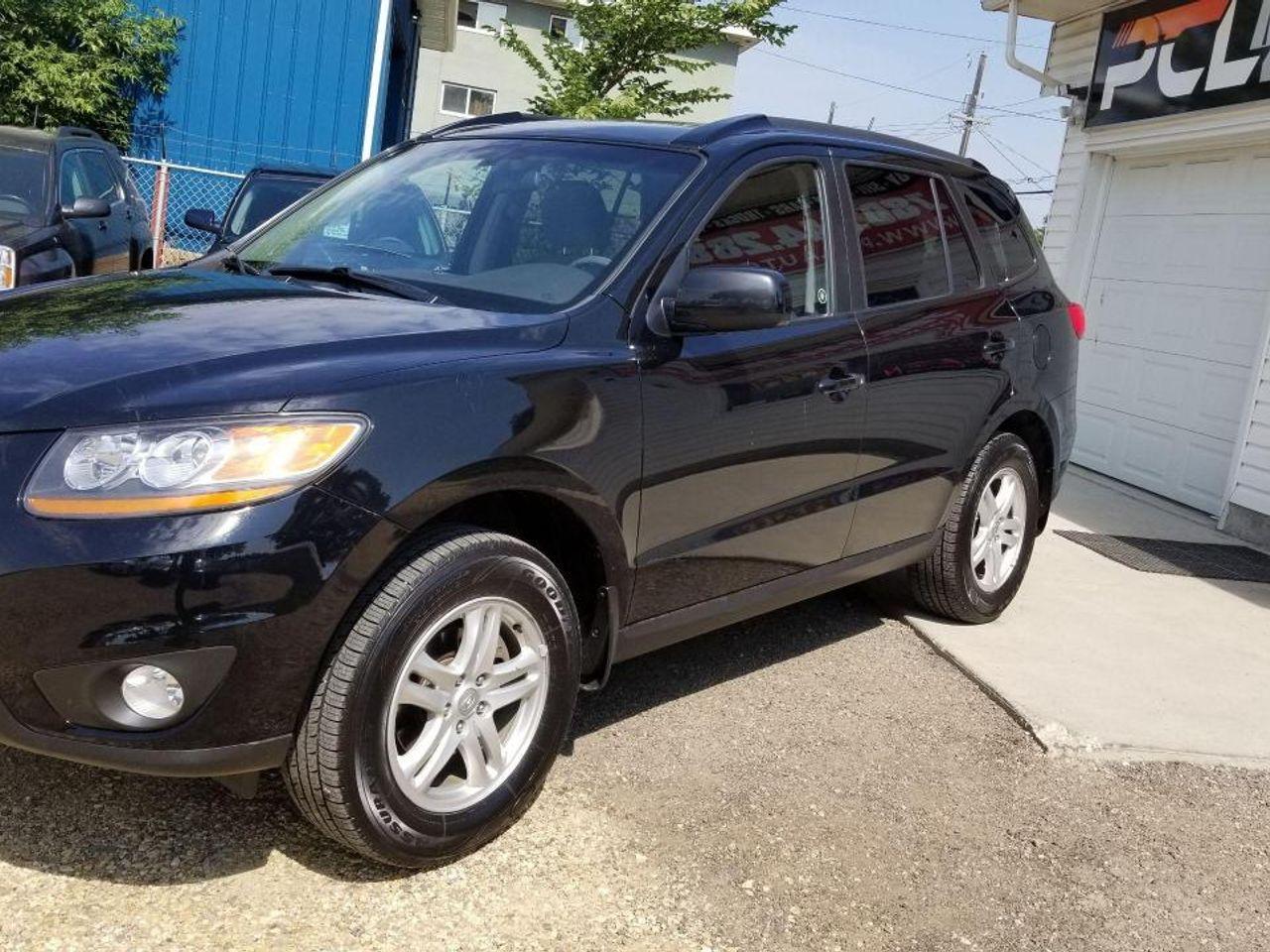 2011 Hyundai Santa Fe GL-2