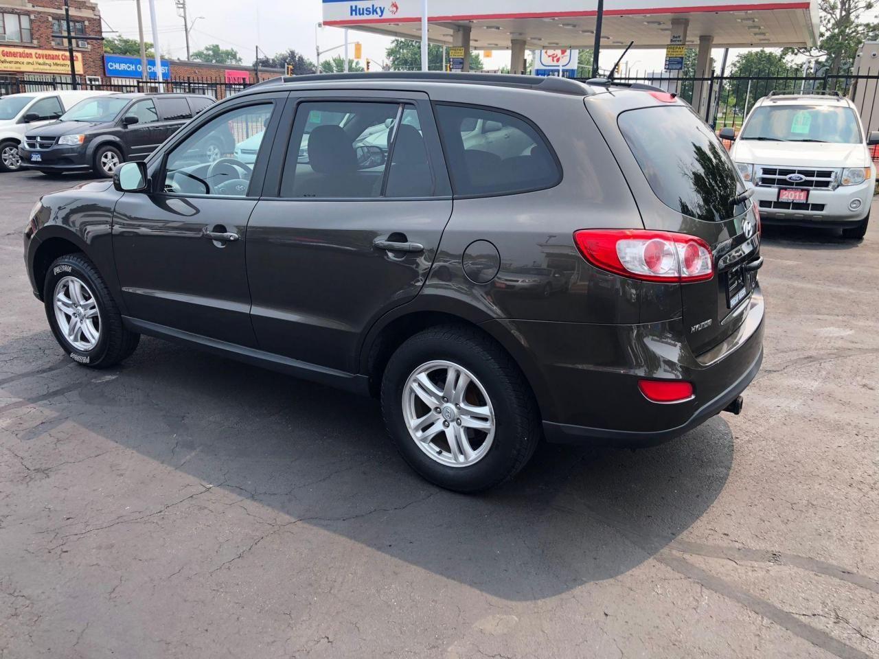 2011 Hyundai Santa Fe GL-2