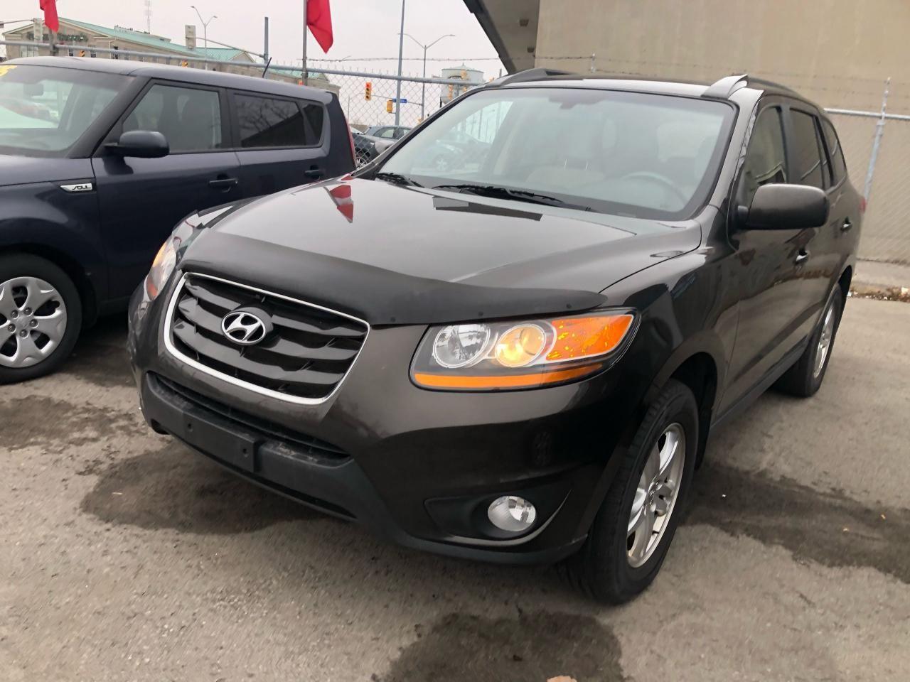2011 Hyundai Santa Fe GL-2