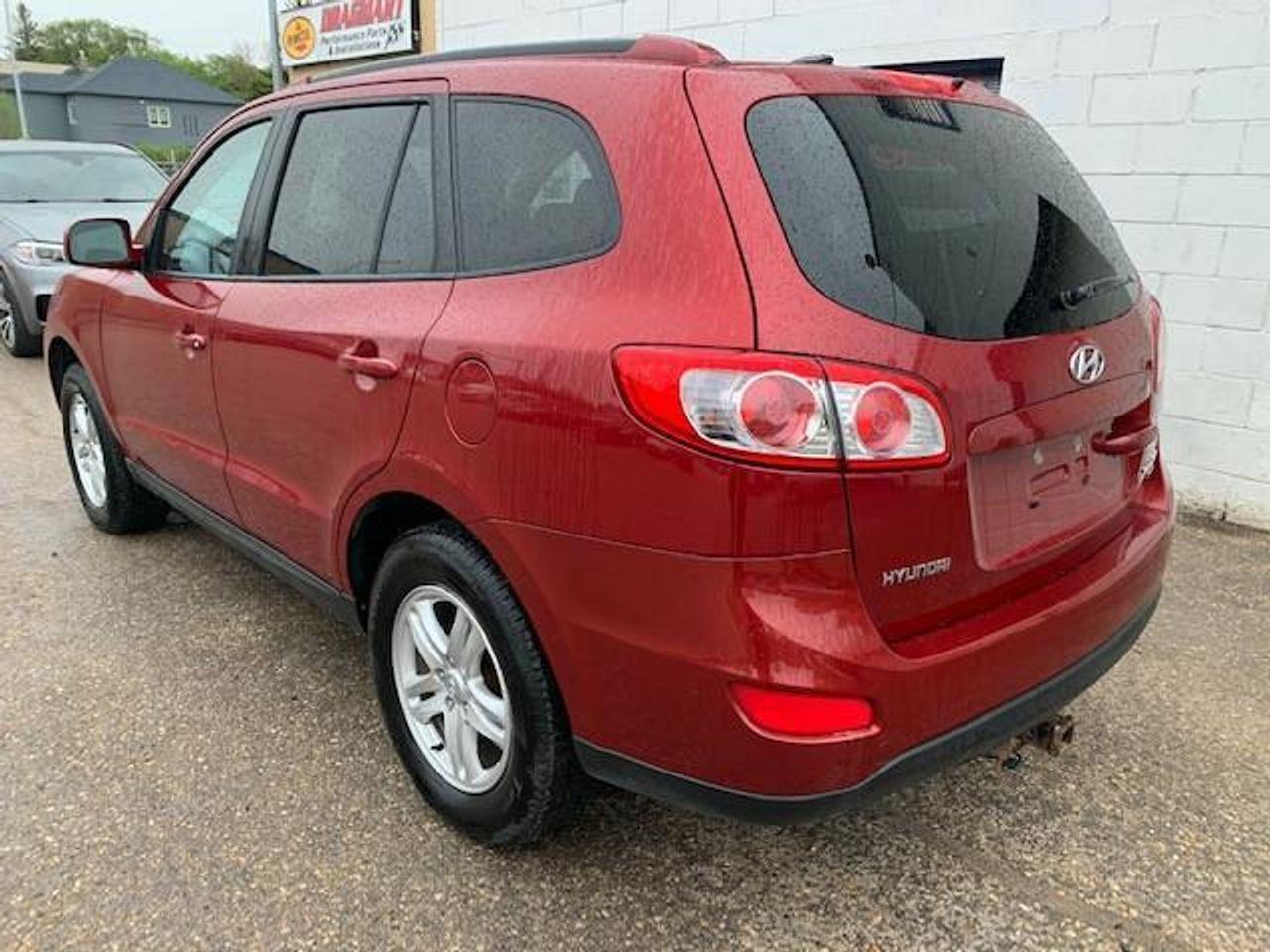 2011 Hyundai Santa Fe GL-4