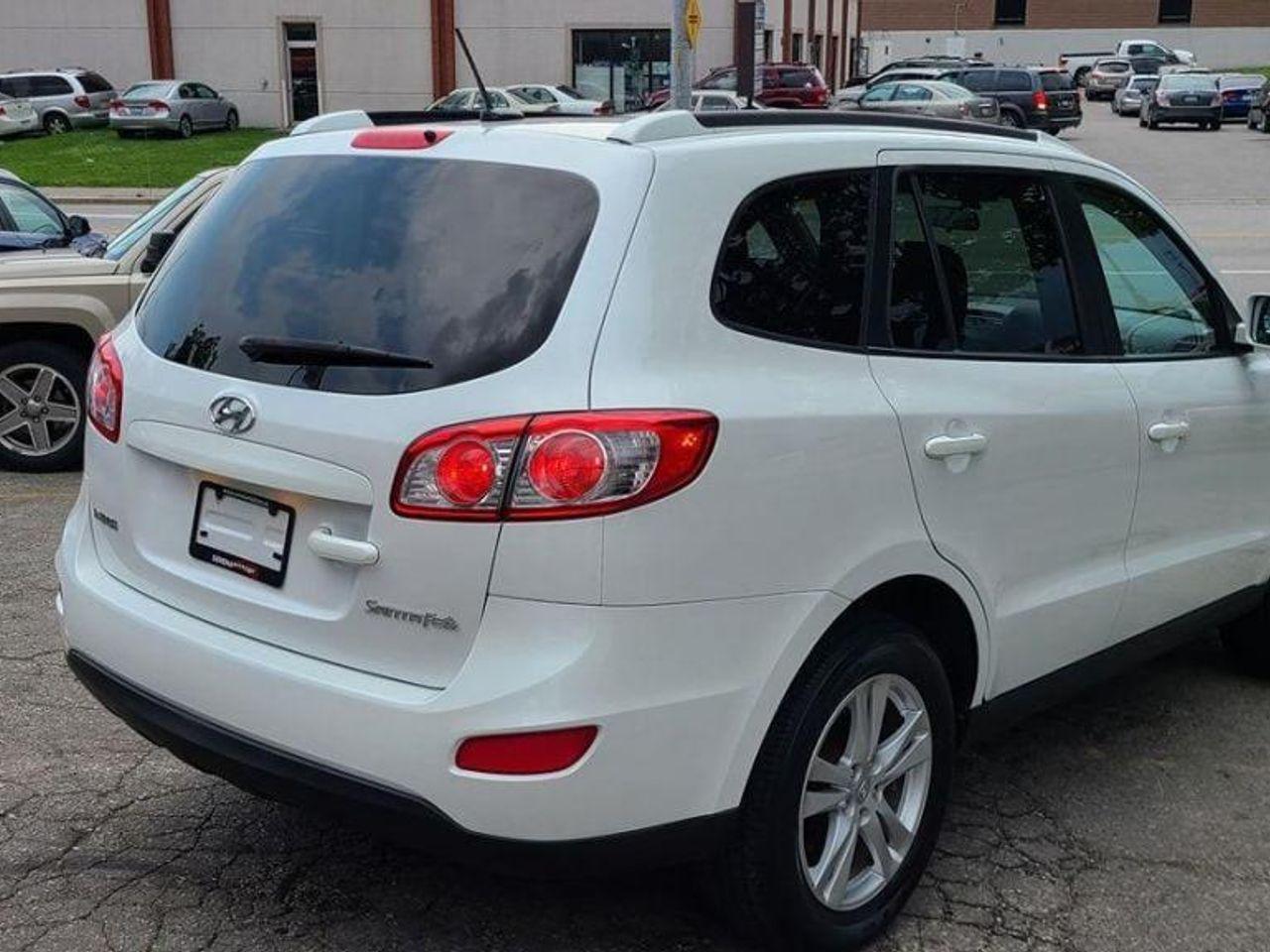 2011 Hyundai Santa Fe GL-3