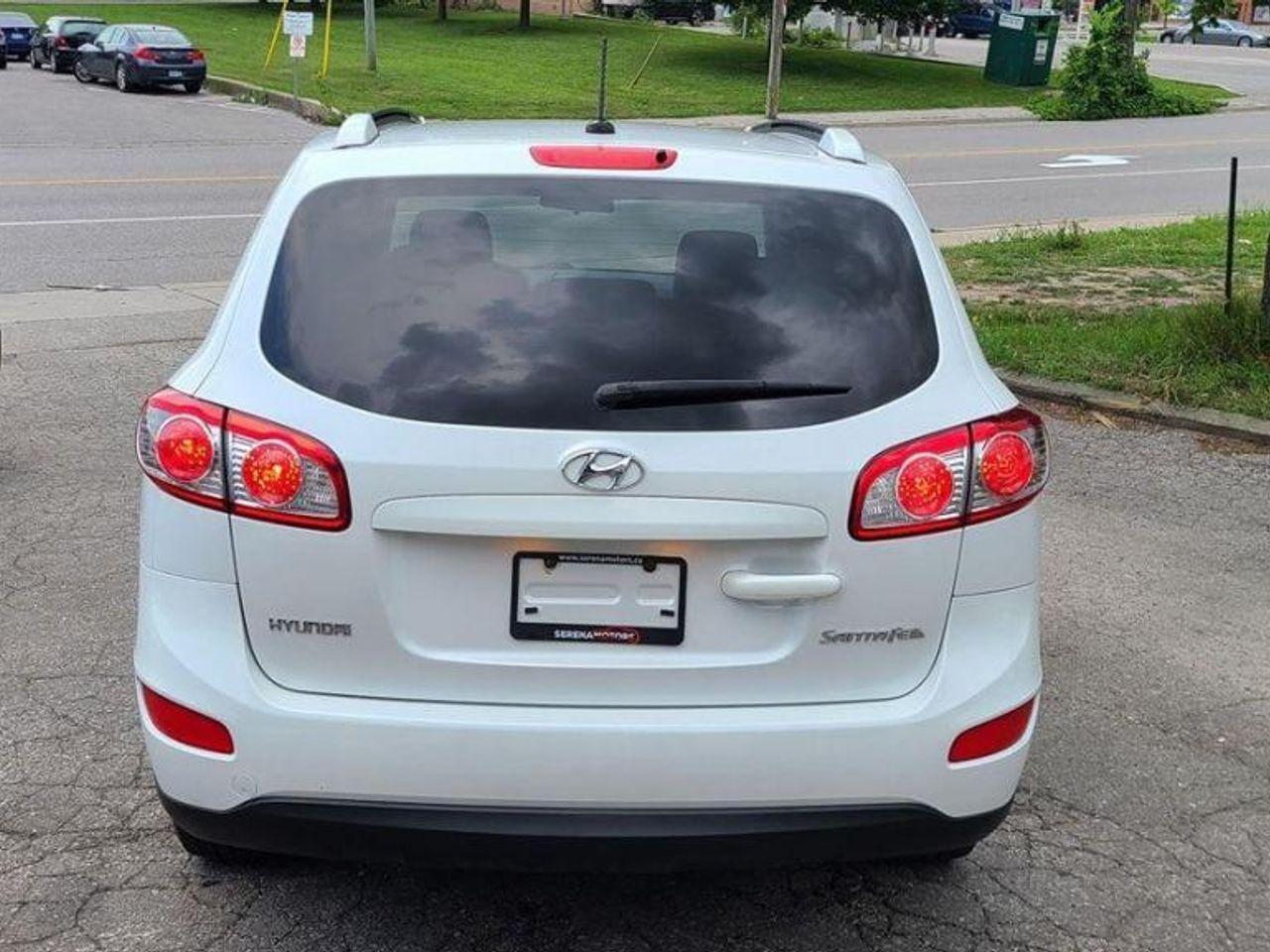 2011 Hyundai Santa Fe GL-4