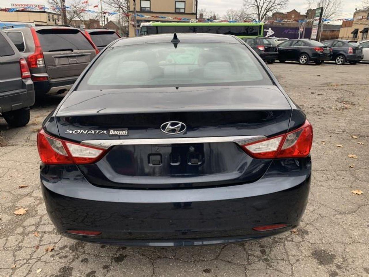 2011 Hyundai Sonata GLS-2