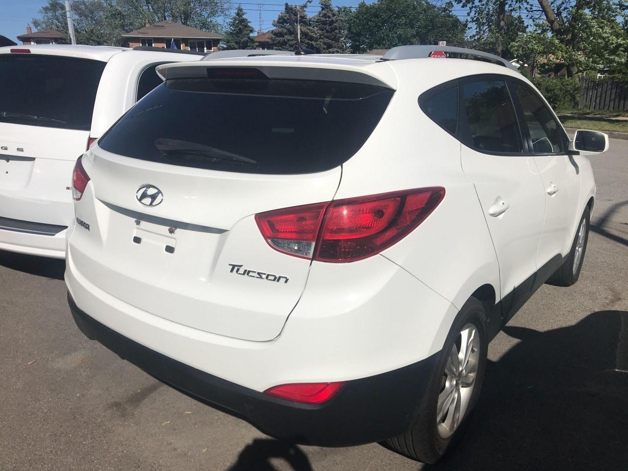 2011 Hyundai Tucson GLS-4