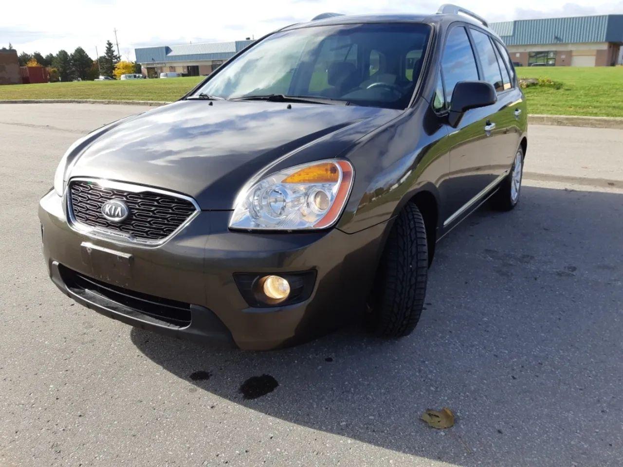 2011 Kia Rondo LX V6-1