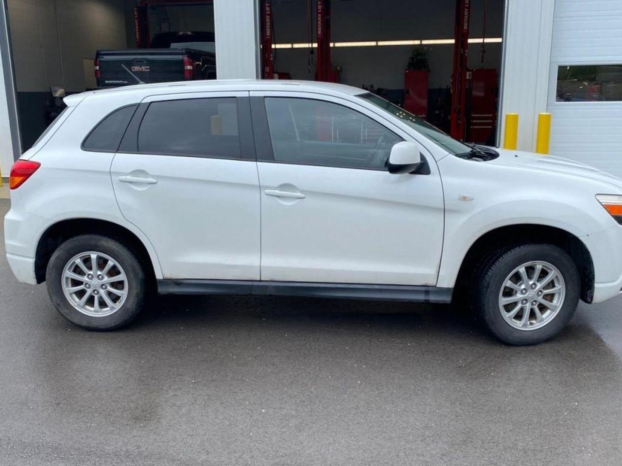 2011 Mitsubishi RVR SE-2