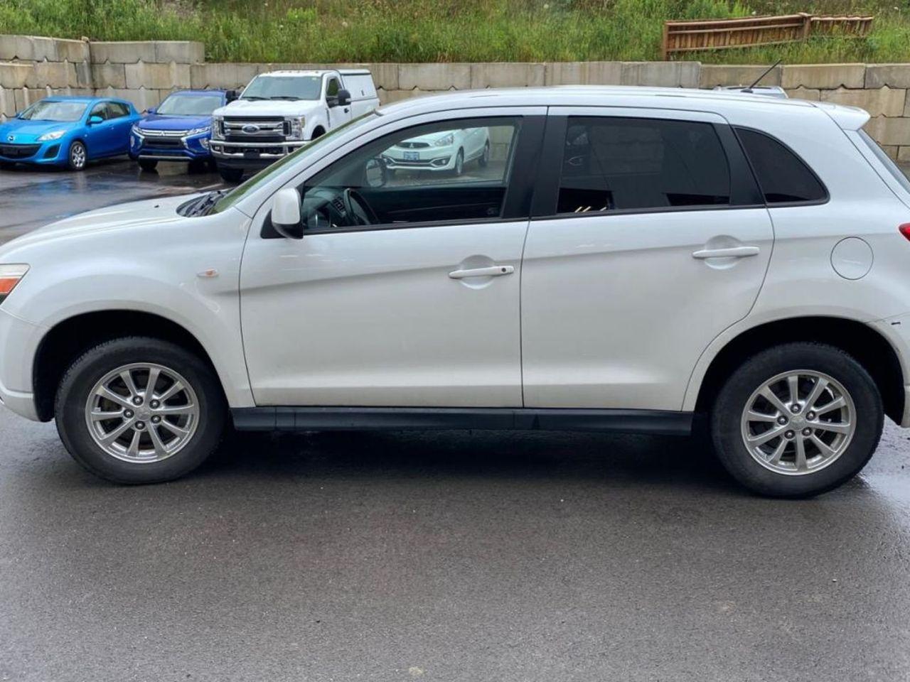 2011 Mitsubishi RVR SE-4