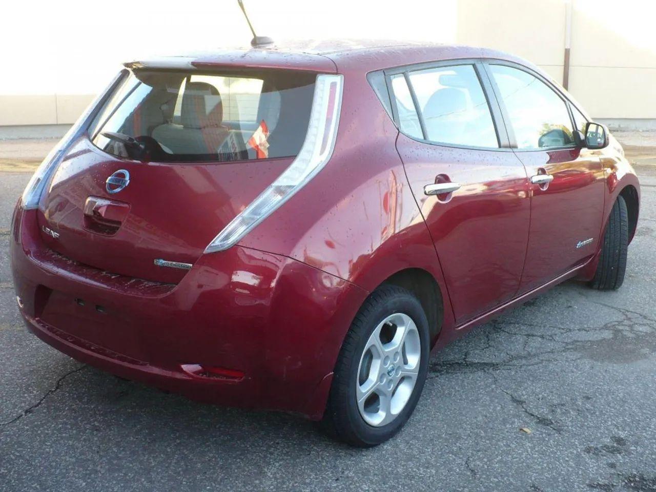 2011 Nissan LEAF SL-2