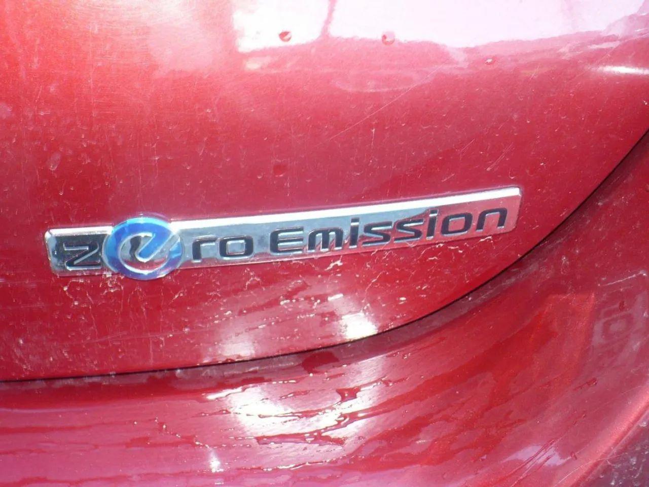 2011 Nissan LEAF SL-4