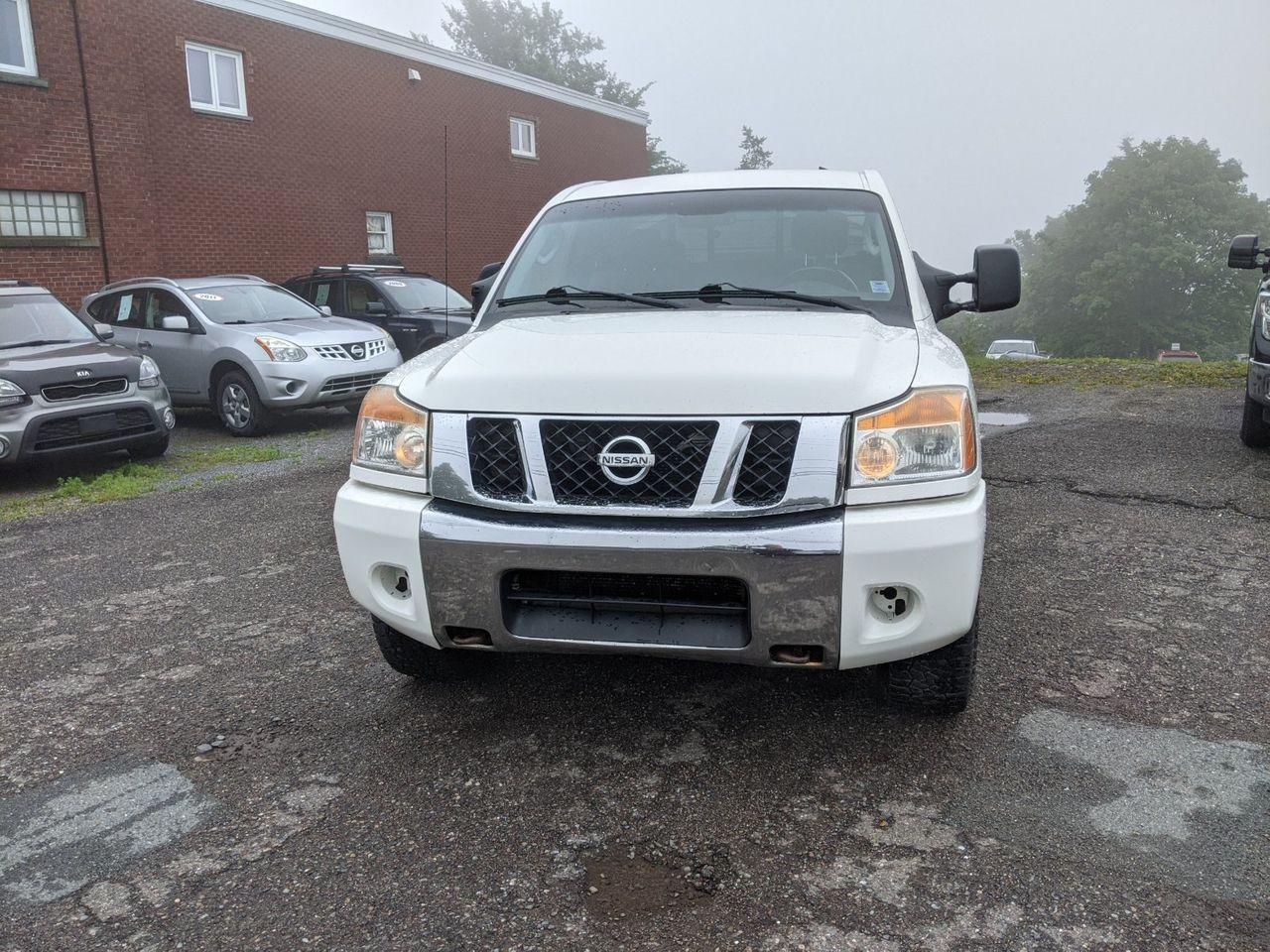 2011 Nissan Titan S-4