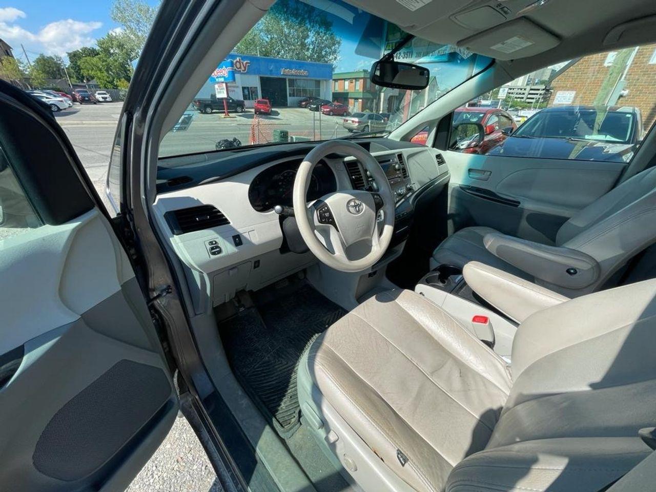 2011 Toyota Sienna LE-3