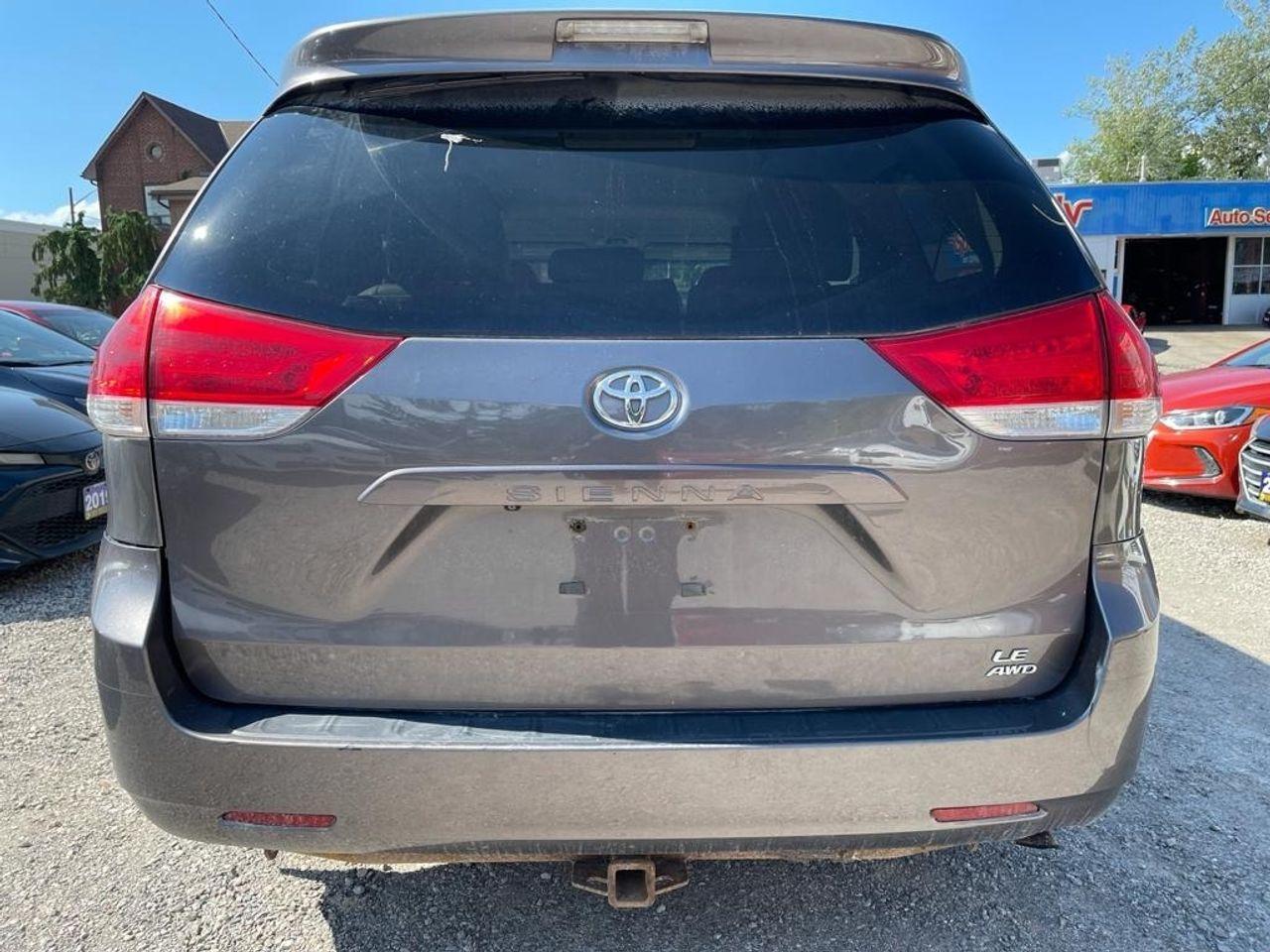 2011 Toyota Sienna LE-4