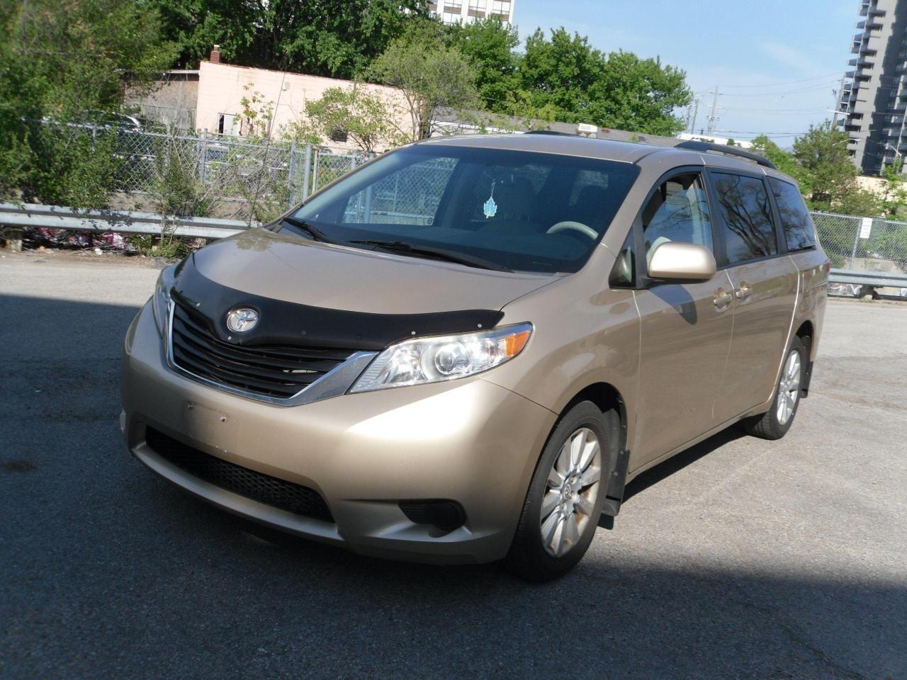 2011 Toyota Sienna LE-0