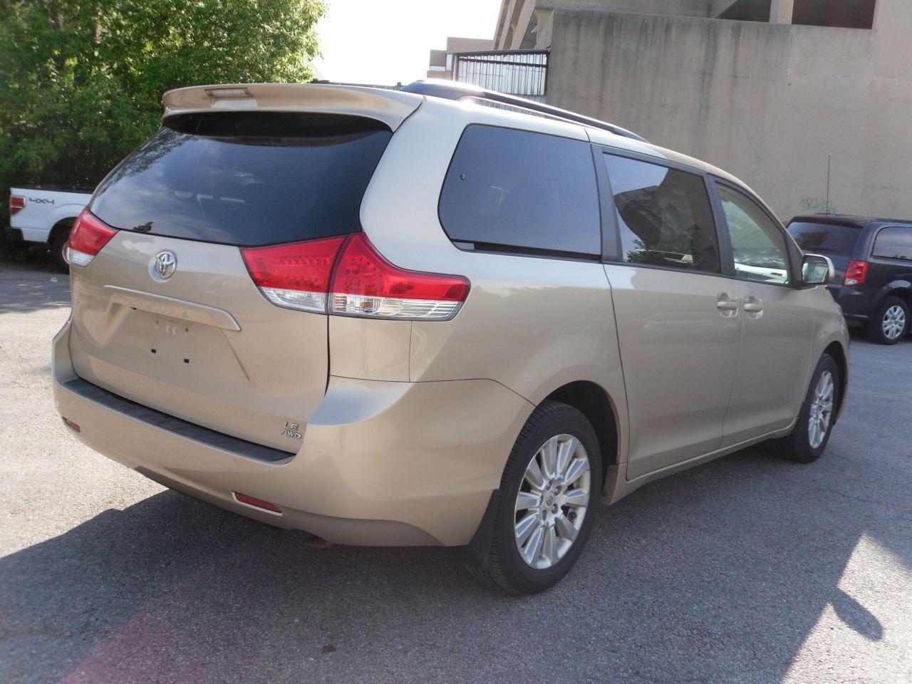 2011 Toyota Sienna LE-2