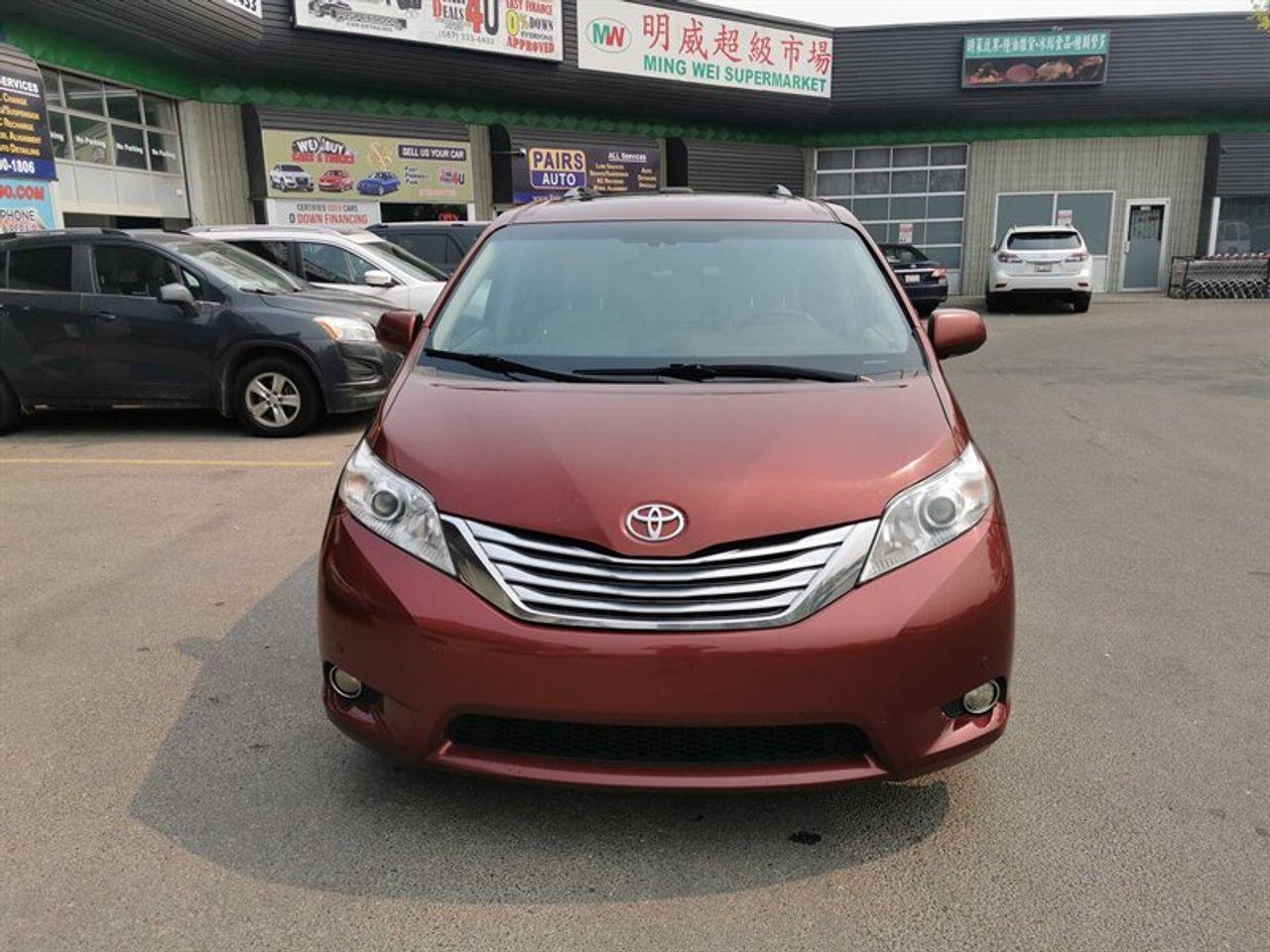 2011 Toyota Sienna XLE-2