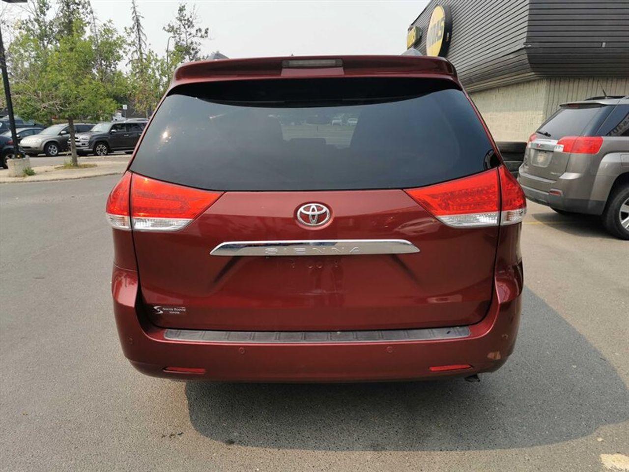 2011 Toyota Sienna XLE-3