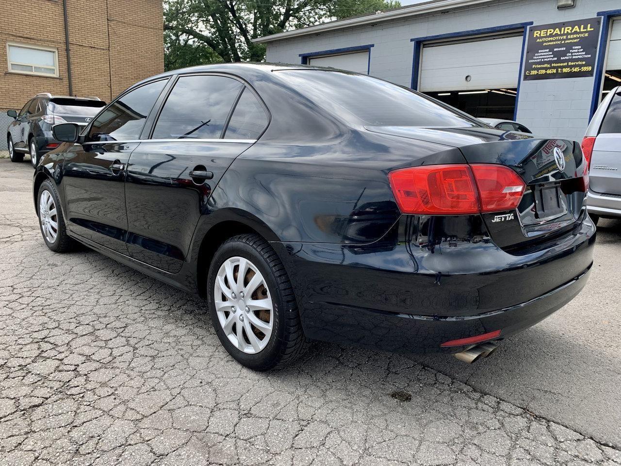 2011 Volkswagen Jetta -1