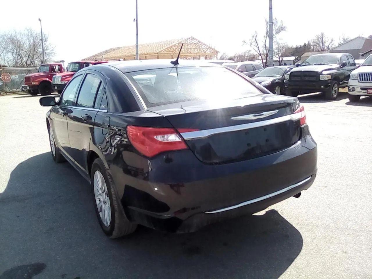 2012 Chrysler 200 LX-4