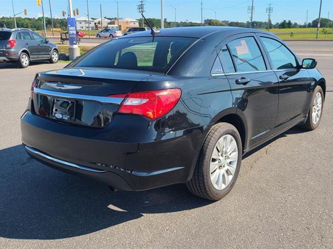 2012 Chrysler 200 LX-4