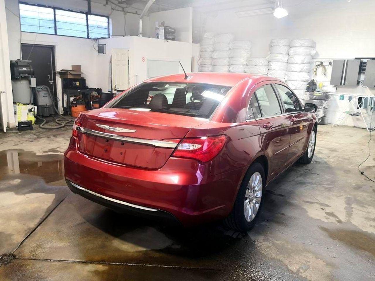 2012 Chrysler 200 LX-2