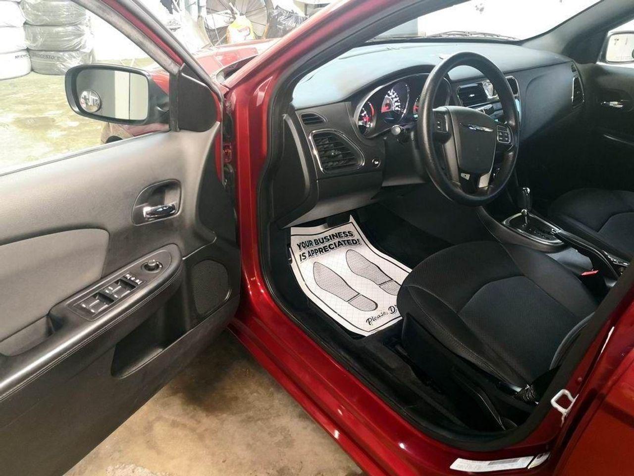 2012 Chrysler 200 LX-4