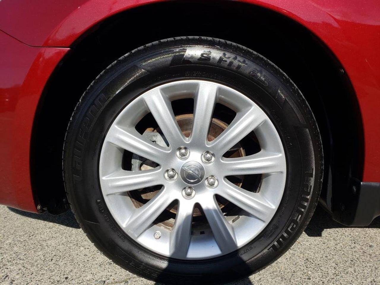 2012 Chrysler 200 Touring-4