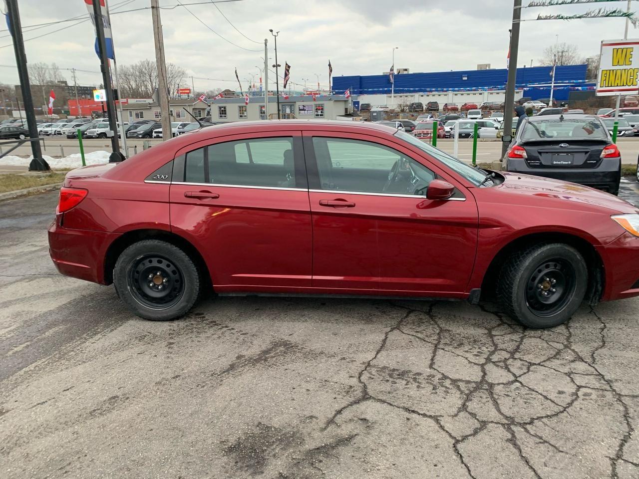 2012 Chrysler 200 Touring-4