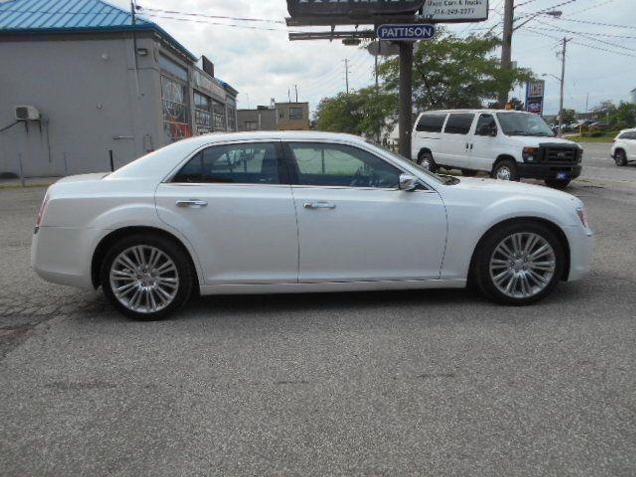 2012 Chrysler 300 C-3