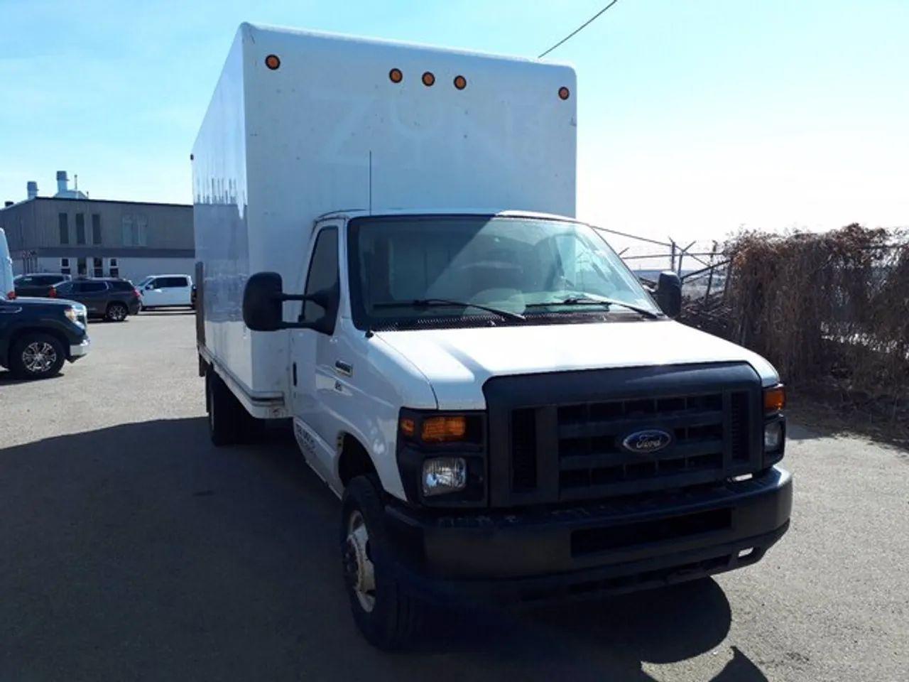 2012 Ford Econoline V8-4