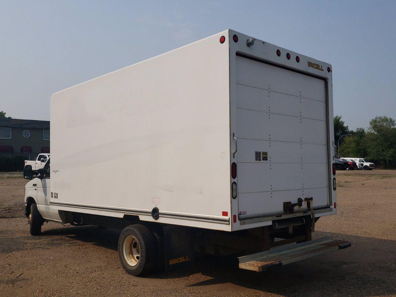 2012 Ford Econoline V8-2
