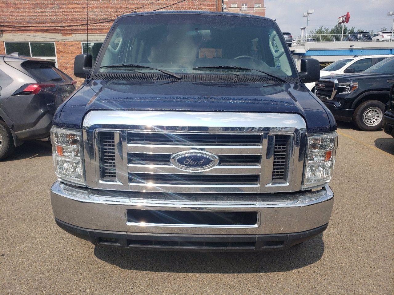 2012 Ford Econoline V8-1