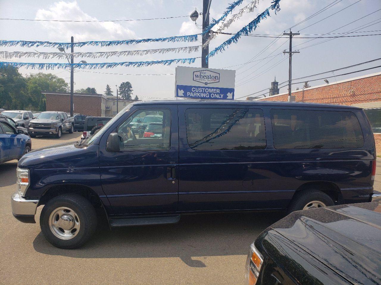 2012 Ford Econoline V8-2