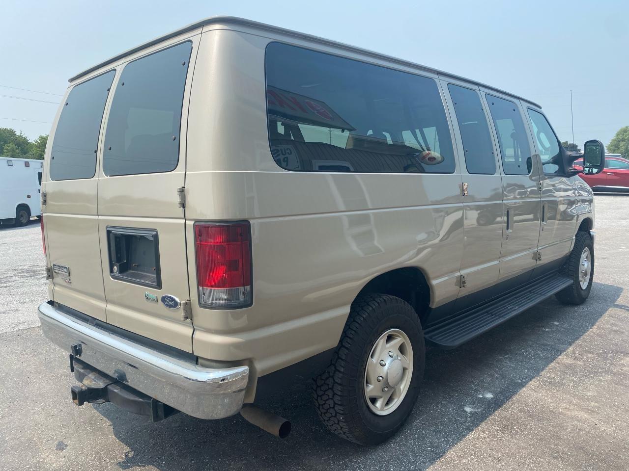 2012 Ford Econoline XL-4